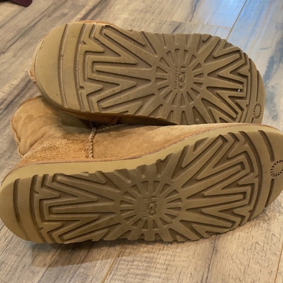 Ugg - Picture 9 of 9